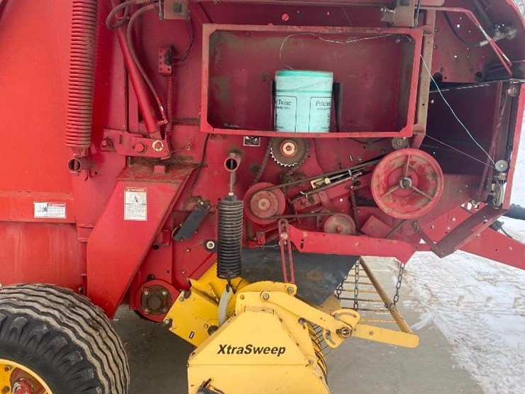 2007-new-holland-br780a-image-4