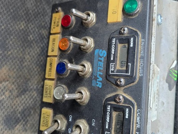 2000-freightliner-fl70-image-31