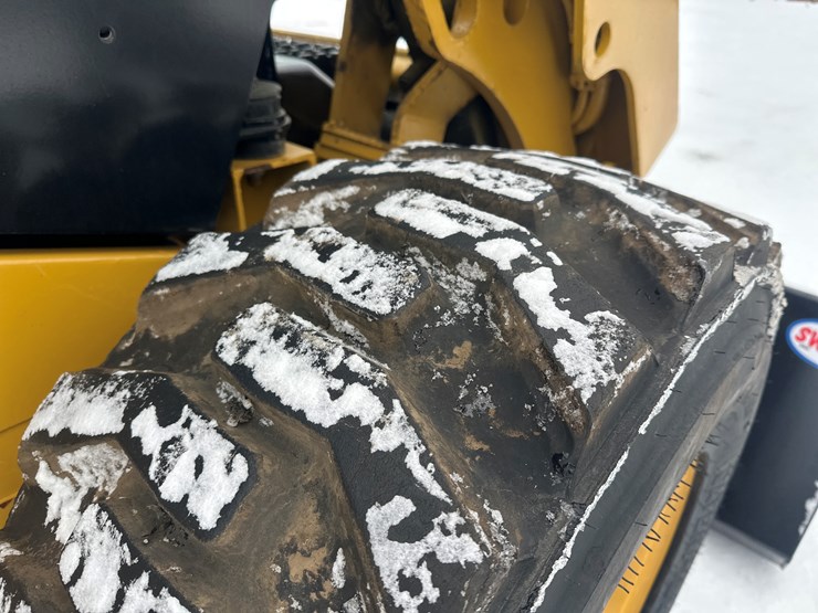 caterpillar-242d-image-55