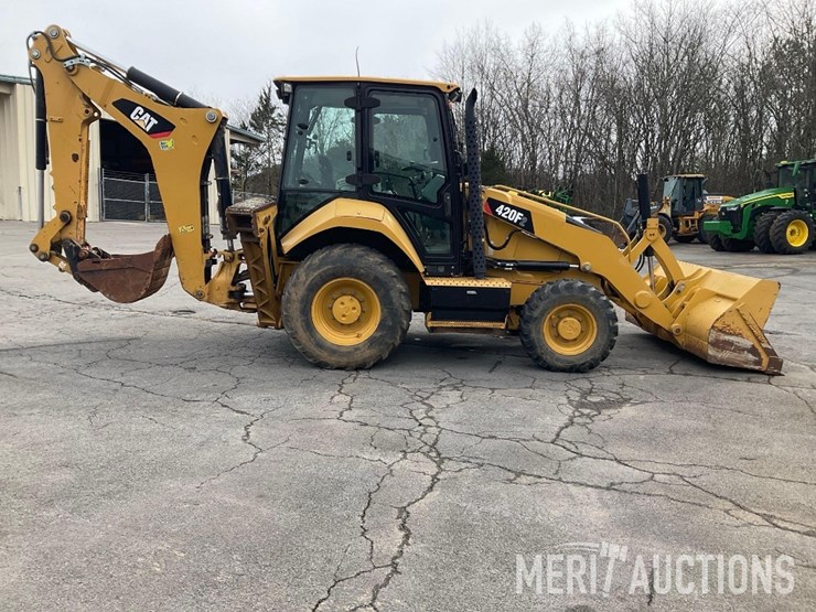 2017-caterpillar-420f2-image-6