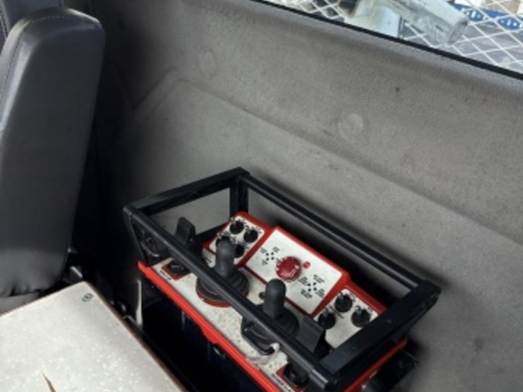 2012-international-7400-image-50