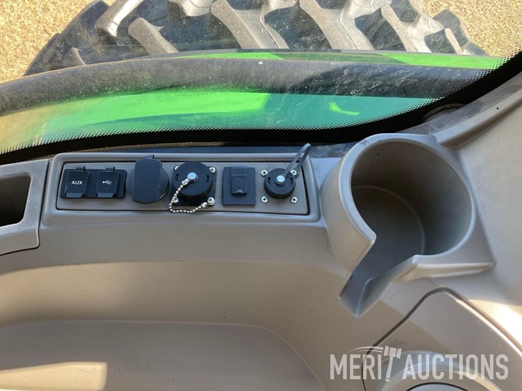 2023-john-deere-8r-370-image-51