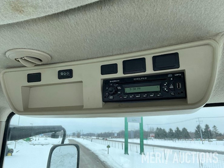 2013-john-deere-8360rt-image-51