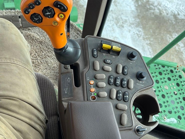 2004-john-deere-9860-sts-image-8