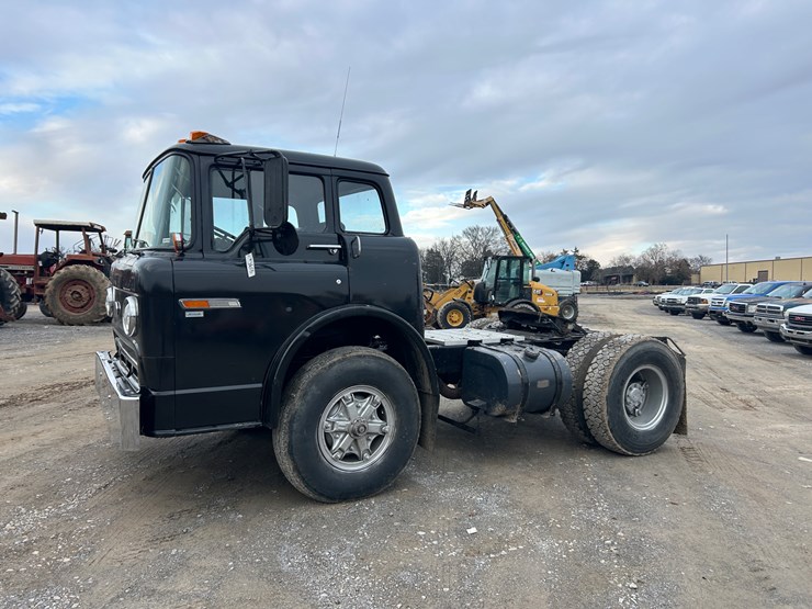 1986-ford-c800-image-1