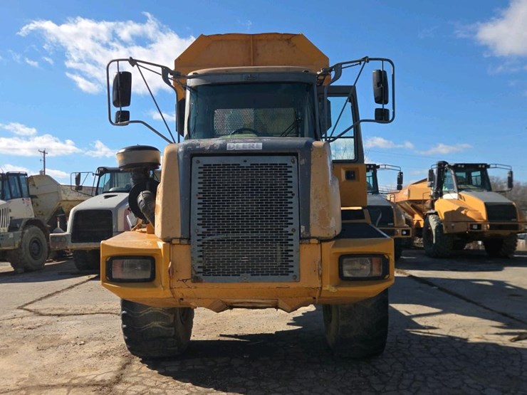 2005-deere-300d-image-2