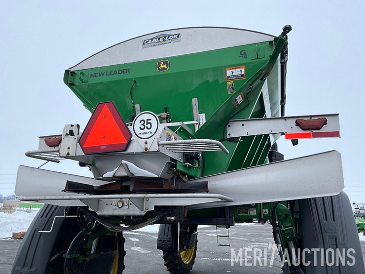 2023-john-deere-400r-image-24