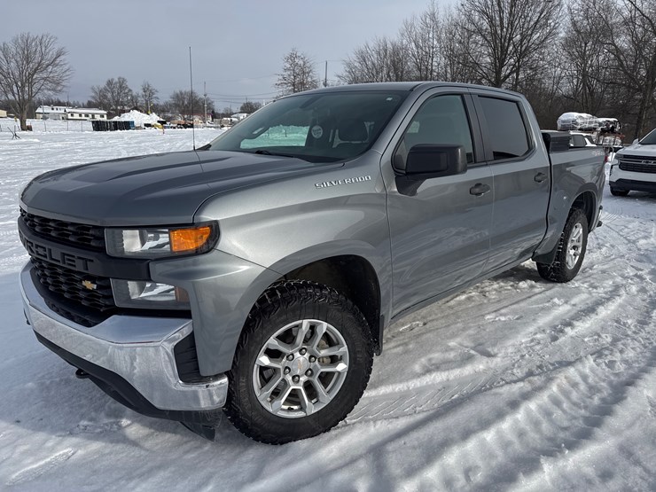 #1120-•-2019-chevrolet-silverado-4x4-crew-cab-image-3