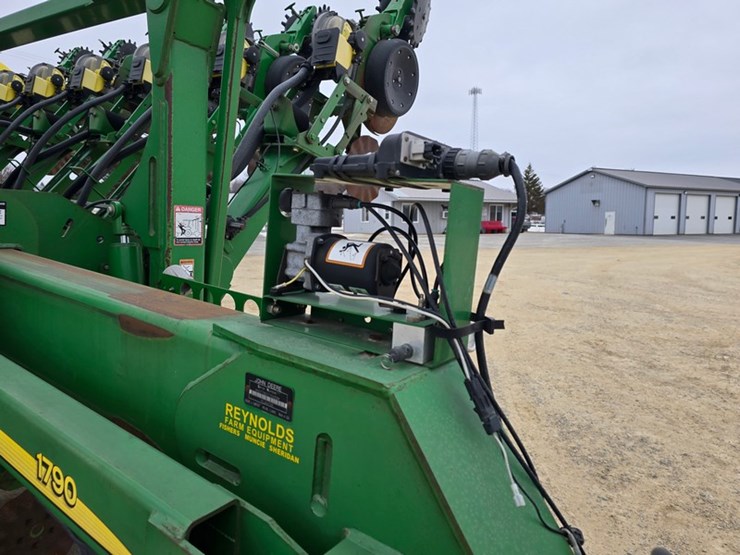 john-deere-1790-image-12