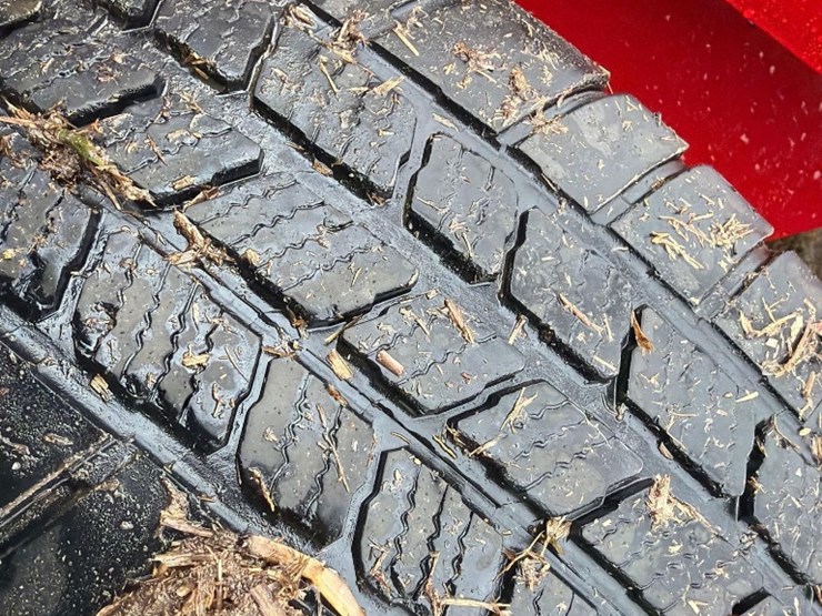 new-stoltzfus-16'-slant-bar-feed-wagon-image-7