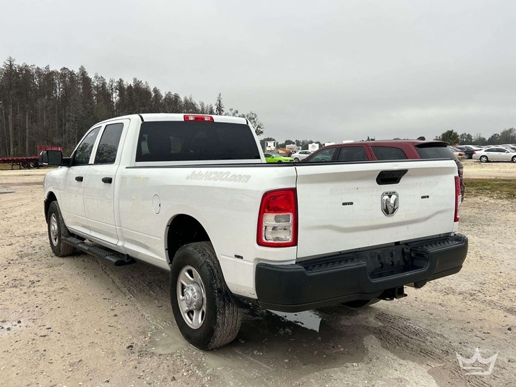 2020-dodge-3500-image-4