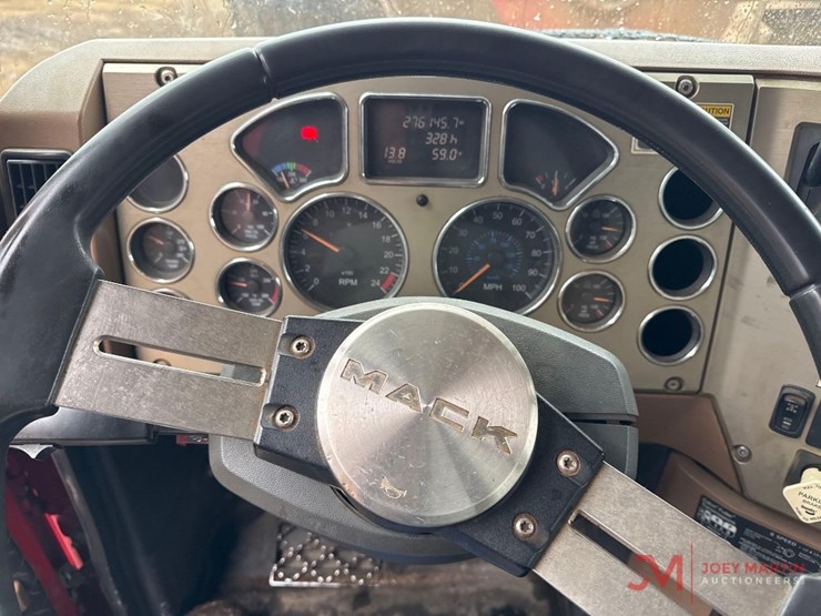 2010-mack-gu713-granite-roll-off-truck-image-39