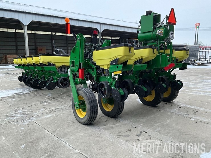 2021-john-deere-1775nt-image-3
