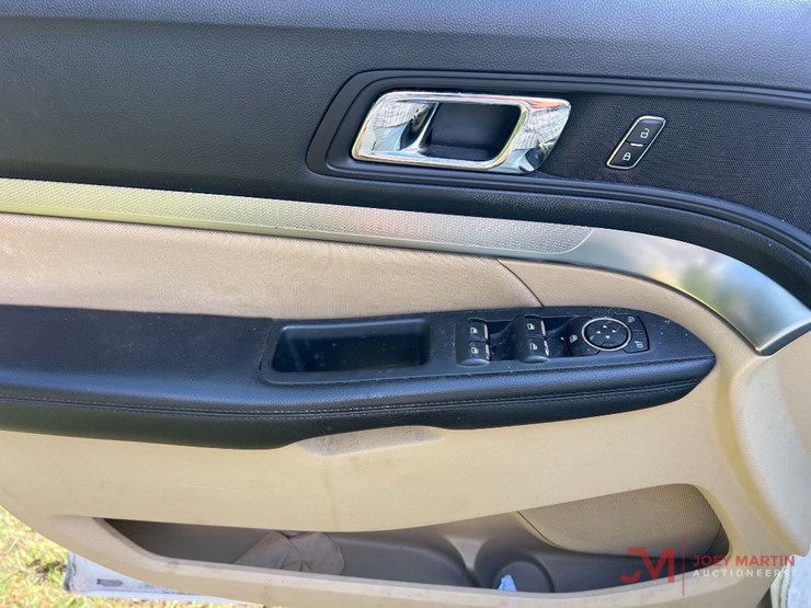 2017-ford-explorer-image-11