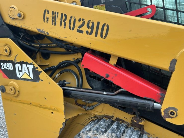 2019-caterpillar-249d-image-35