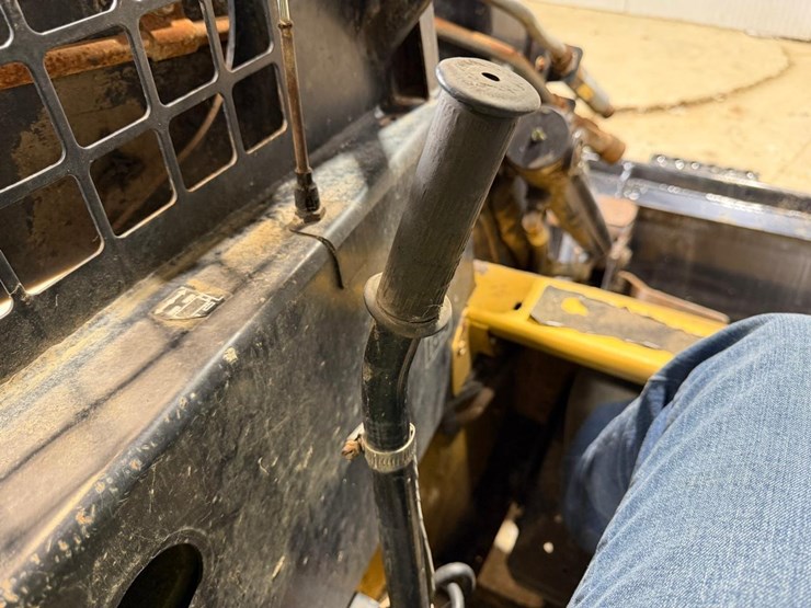 new-holland-lx665-image-16