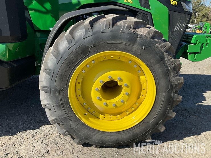 2023-john-deere-8r-370-image-31