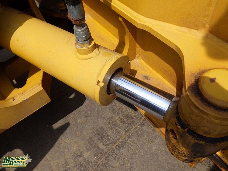 2014-caterpillar-910k-image-30