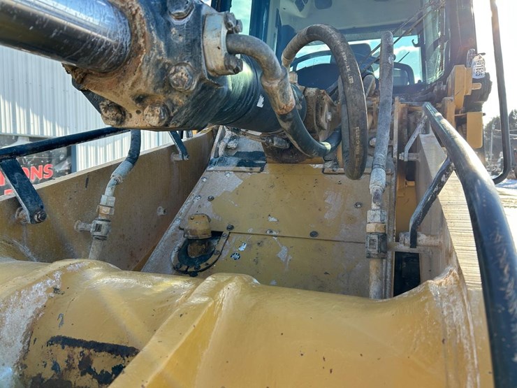 2017-caterpillar-963k-image-21