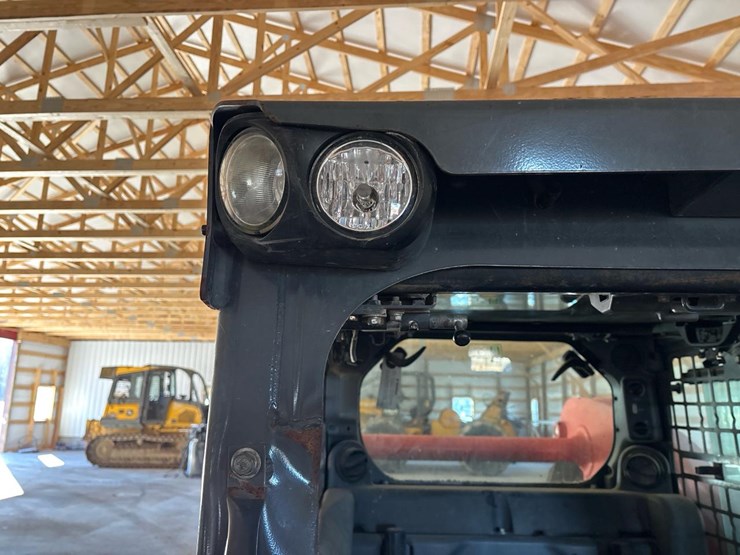 2016-kubota-ssv75-image-15