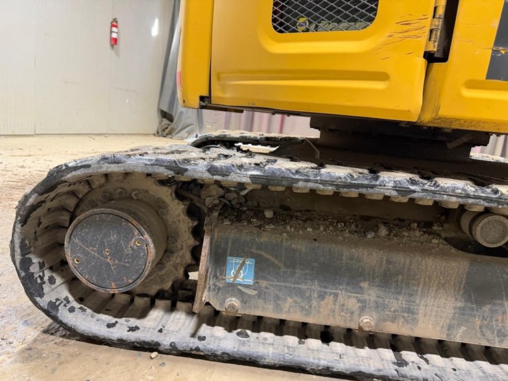 2020-deere-26g-image-22