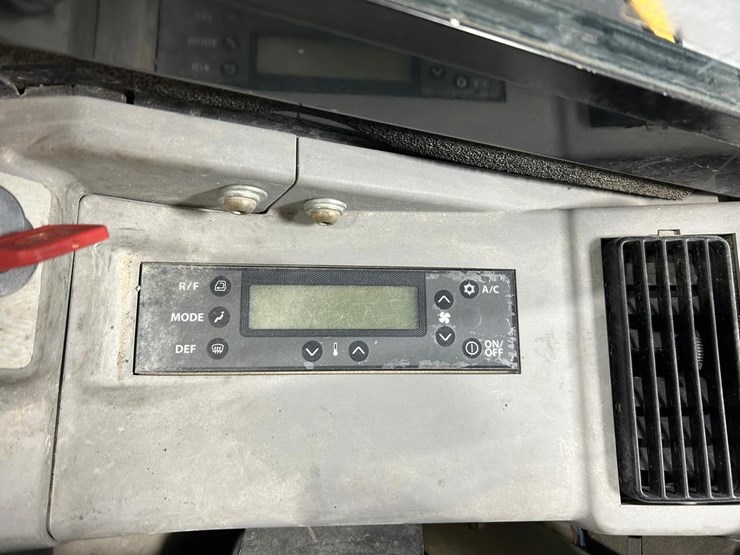 2019-deere-35g-image-22