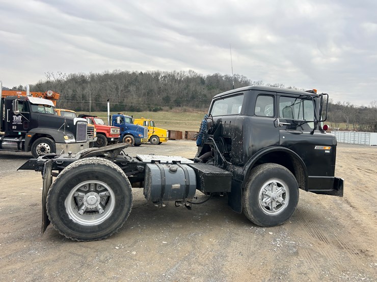 1986-ford-c800-image-4