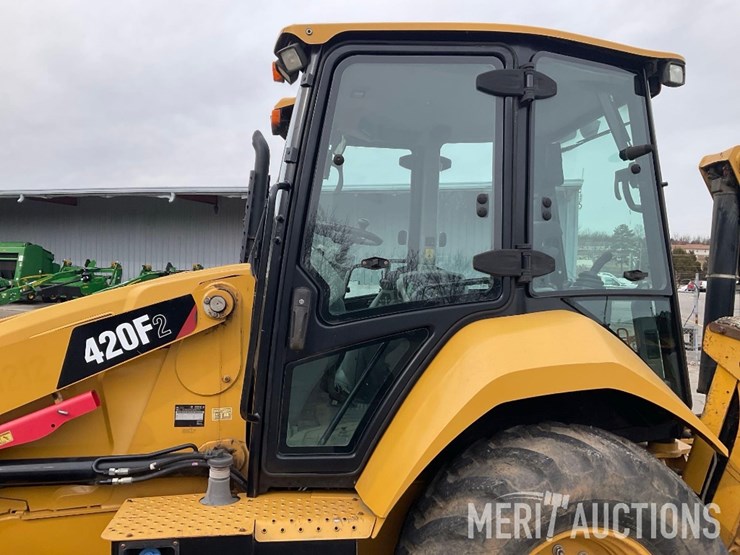 2017-caterpillar-420f2-image-23