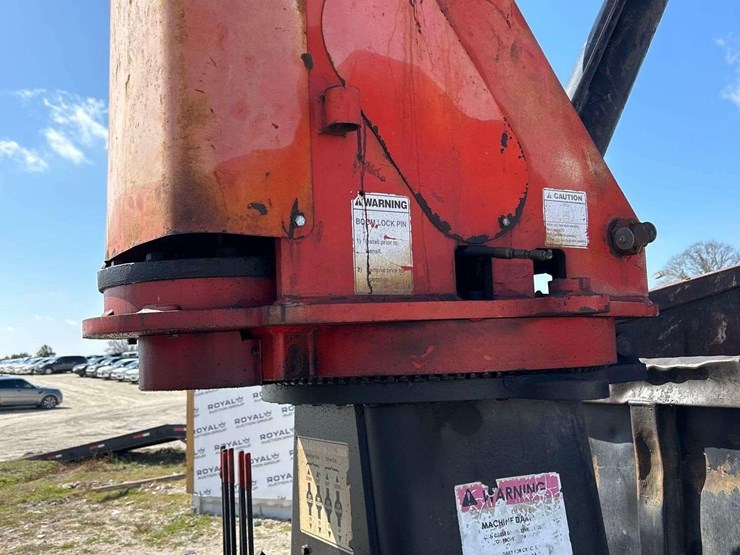 2010-freightliner-m2-106-image-26