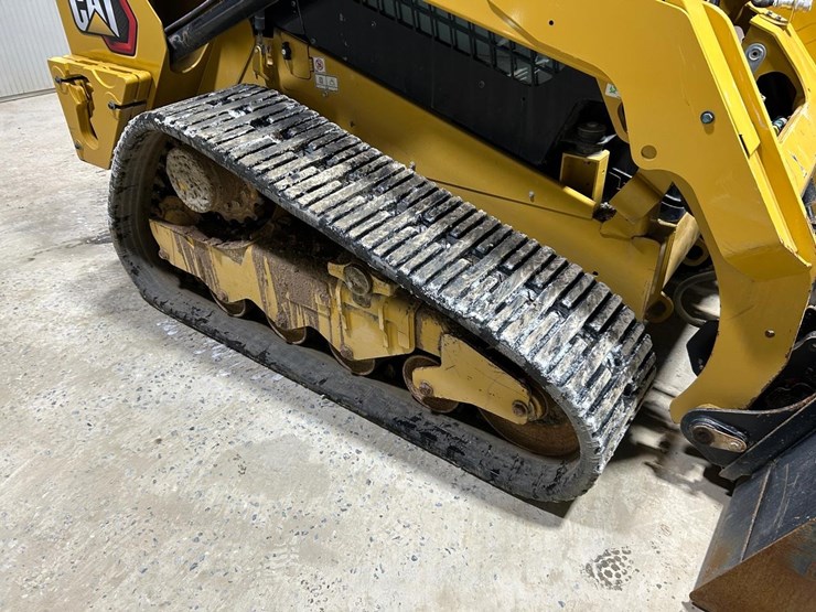 2023-caterpillar-259d3-image-12