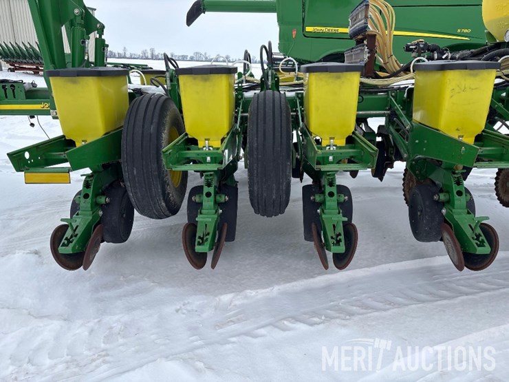 2010-john-deere-1770nt-image-12