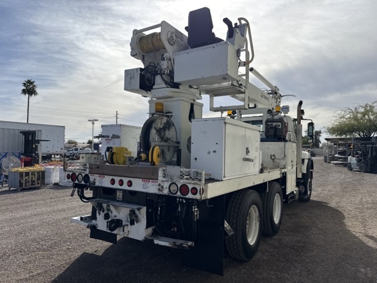 2012-international-7400-image-8