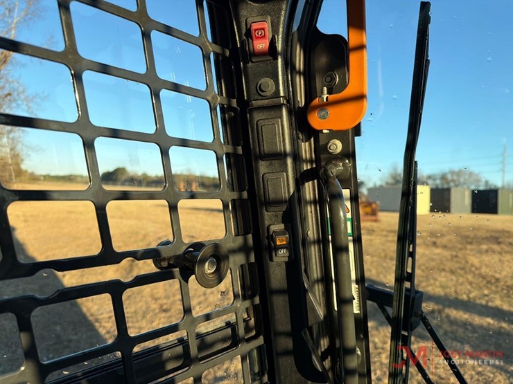 2023-bobcat-t770-image-17