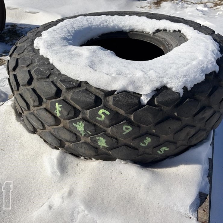 13.5-16.1 SL DIAMOND TREAD TIRE