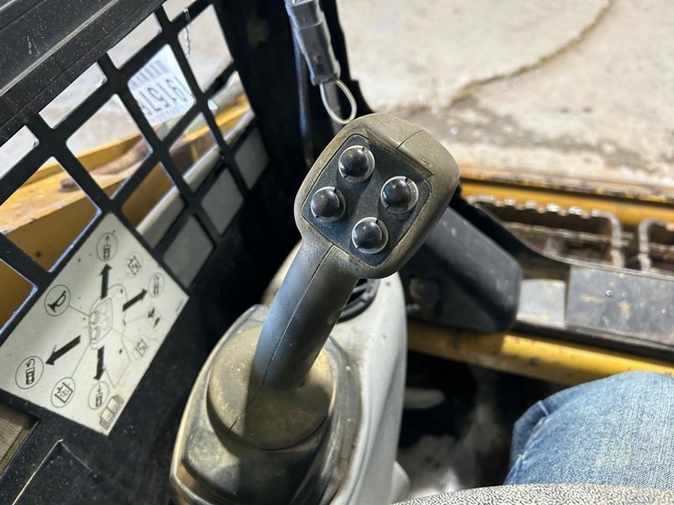 caterpillar-257b-image-22