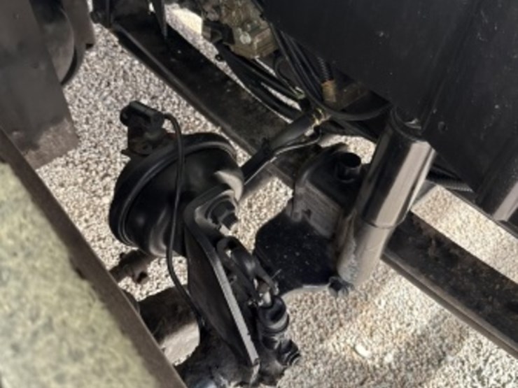 2012-international-7400-image-34