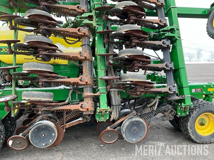 2012-john-deere-1990-image-31