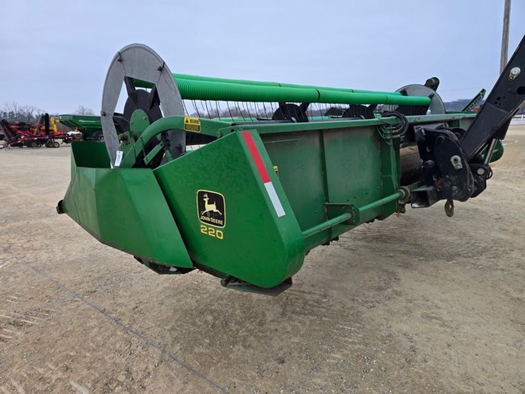 john-deere-220-image-3