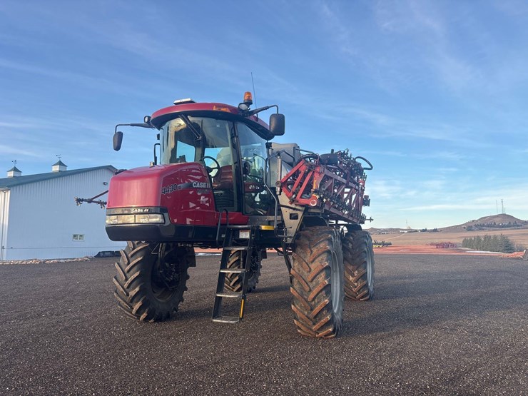 2013-case-ih-4430-patriot-sprayer-image-2