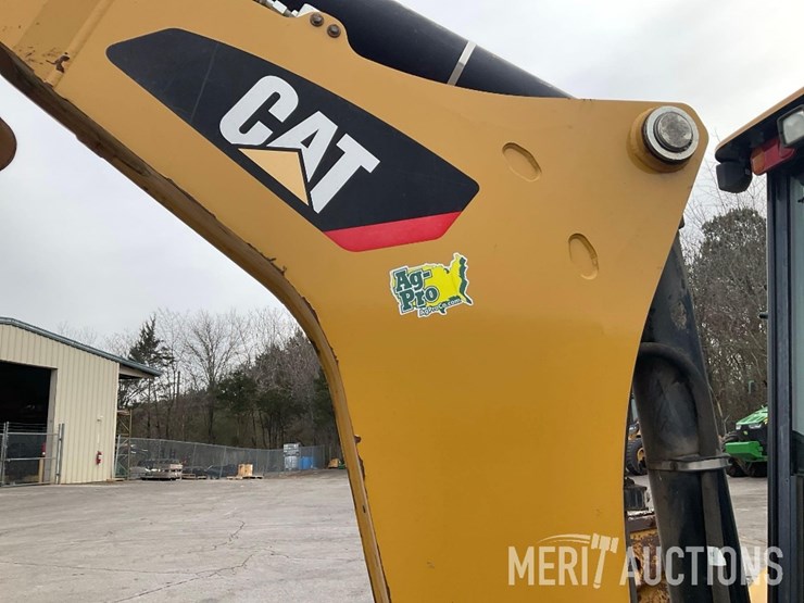 2017-caterpillar-420f2-image-35