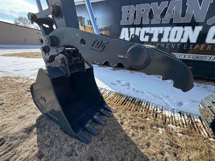 2019-deere-210g-image-20