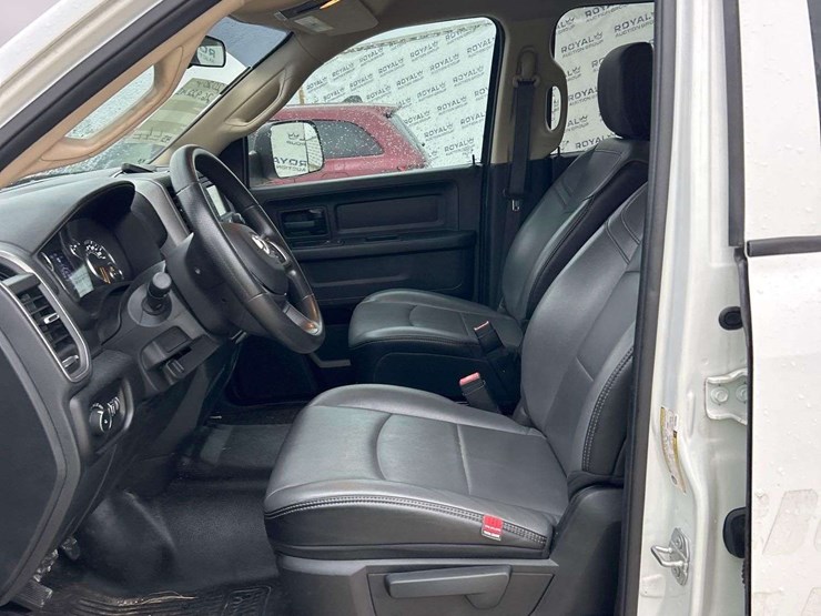 2020-dodge-3500-image-13