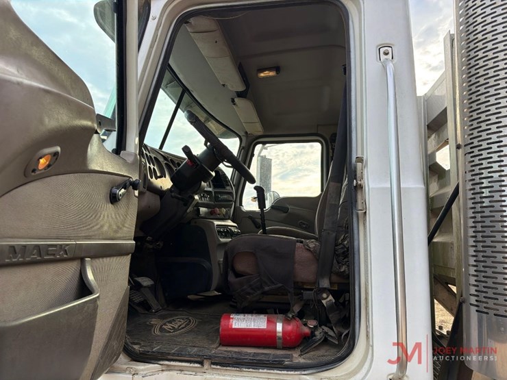 2006-mack-chn613-image-21