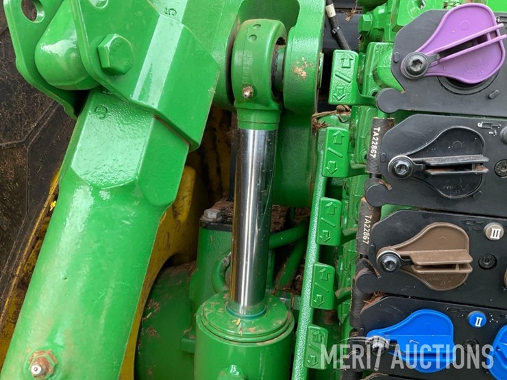 2024-john-deere-8r-410-image-38