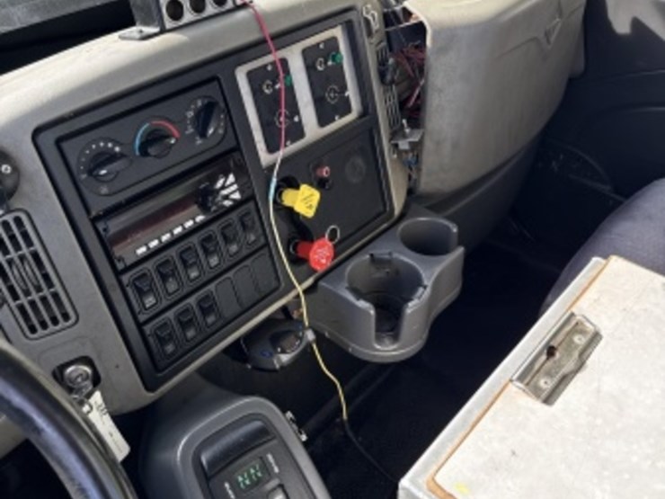 2012-international-7400-image-47