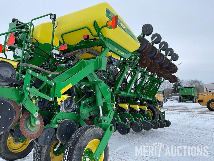 2016-john-deere-1795-image-34
