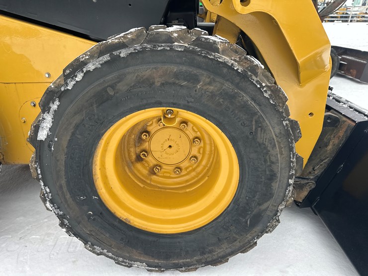 caterpillar-242d-image-54