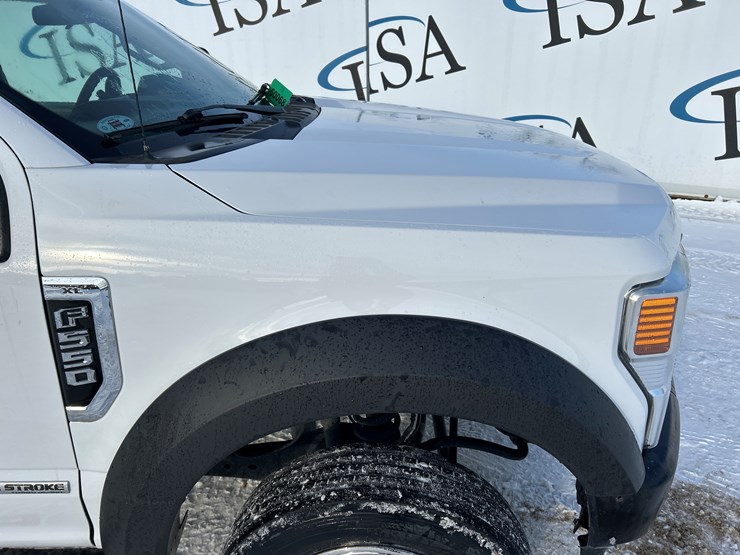 2021-ford-f550-image-11