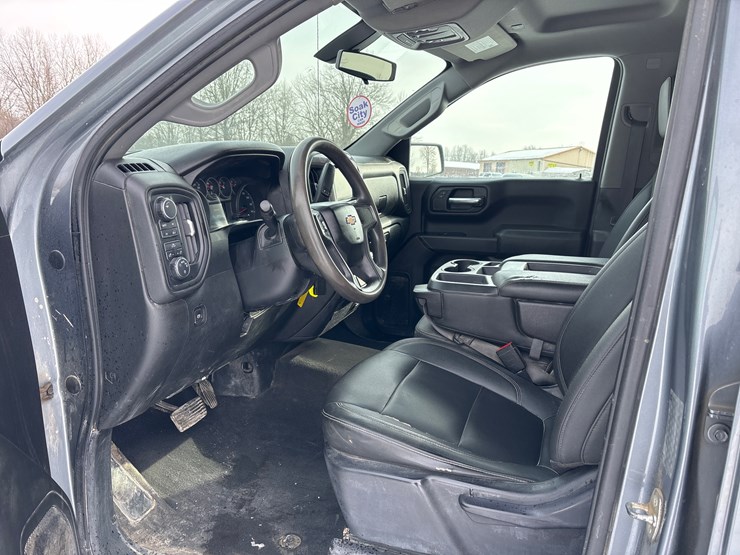 #1120-•-2019-chevrolet-silverado-4x4-crew-cab-image-11