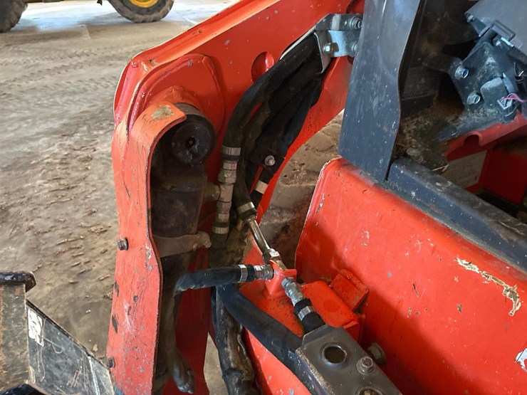 2016-kubota-ssv75-image-18